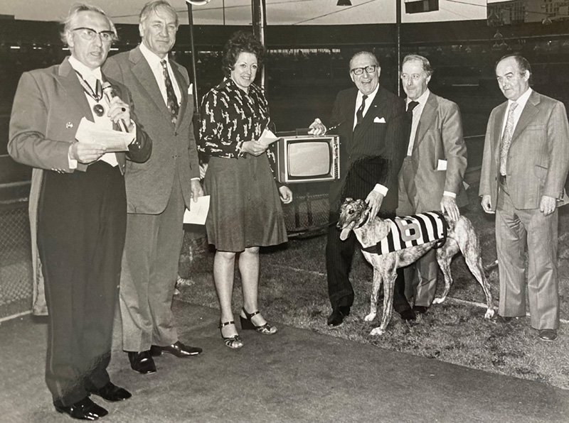 wimbledon greyhounds, prize giving